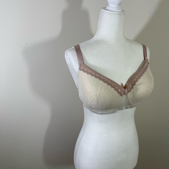 Paramour Sz 36D bra cream with a plum lace and plum satiny adjustable straps - Picture 4 of 8
